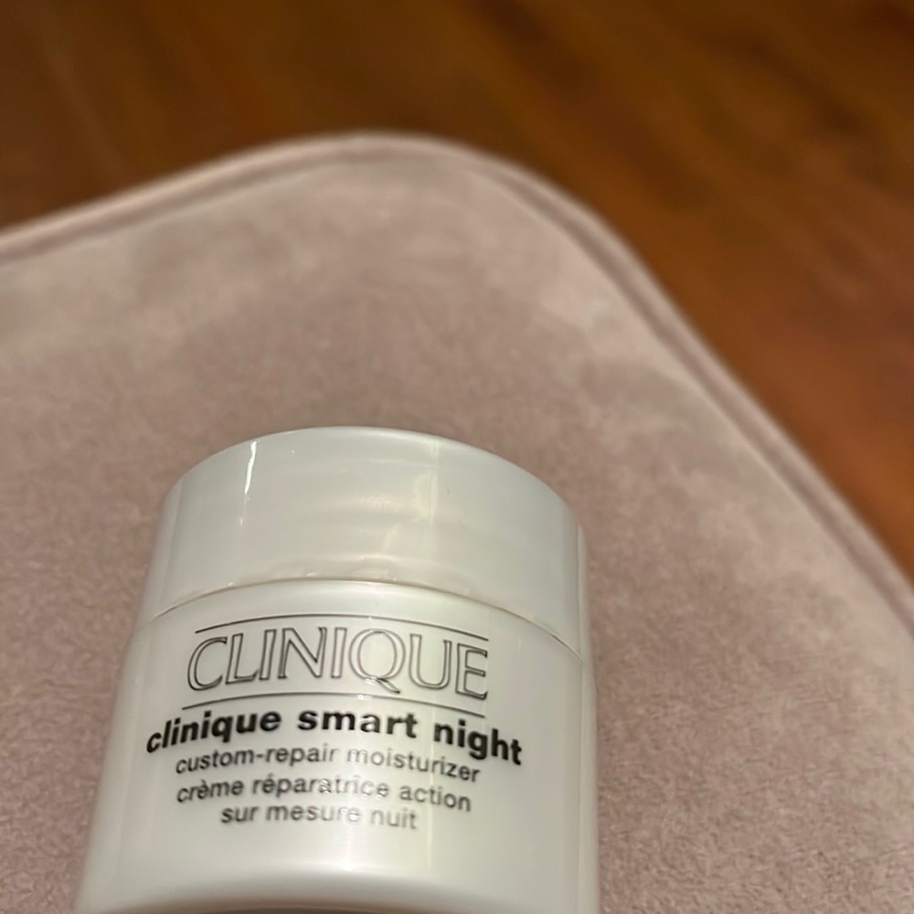 Clinique smart night 0.5 oz- not used